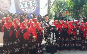Ratusan Pendukung Iringi Pak Yes Kembalikan Formulir ke DPC Partai Demokrat Ratusan Pendukung Iringi Pak Yes Kembalikan Formulir ke DPC Partai Demokrat
