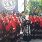 Yuhrohnur Efendi yang akrab disapa Pak Yes mengembalikan formulir pendaftaran bacabup ke DPC Partai Demokrat Lamongan, Sabtu, 21/03/2020. (Makhrus/ SJ Foto) 