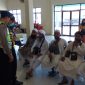 Rombongan WNA asal Bangladesh diperiksa kesehatan saat akan menyeberang ke Pulau Kangean, Minggu, 15/03/2020. (*/SJ Foto) 