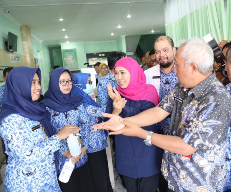 Gubernur Khofifah: 132 bed tambahan disiapkan Pemprov Jatim di dua rumah sakit rujukan di Surabaya. (Fahmi/SJ Foto) 