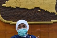 Gubernur Jawa Timur Khofifah Indar Parawansa s
memimpin konferensi pers di Gedung Negara Grahadi, Surabaya, Kamis, 26/03/2020. (Fahmi/SJ foto) 