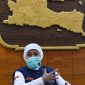 Gubernur Jawa Timur Khofifah Indar Parawansa s
memimpin konferensi pers di Gedung Negara Grahadi, Surabaya, Kamis, 26/03/2020. (Fahmi/SJ foto) 
