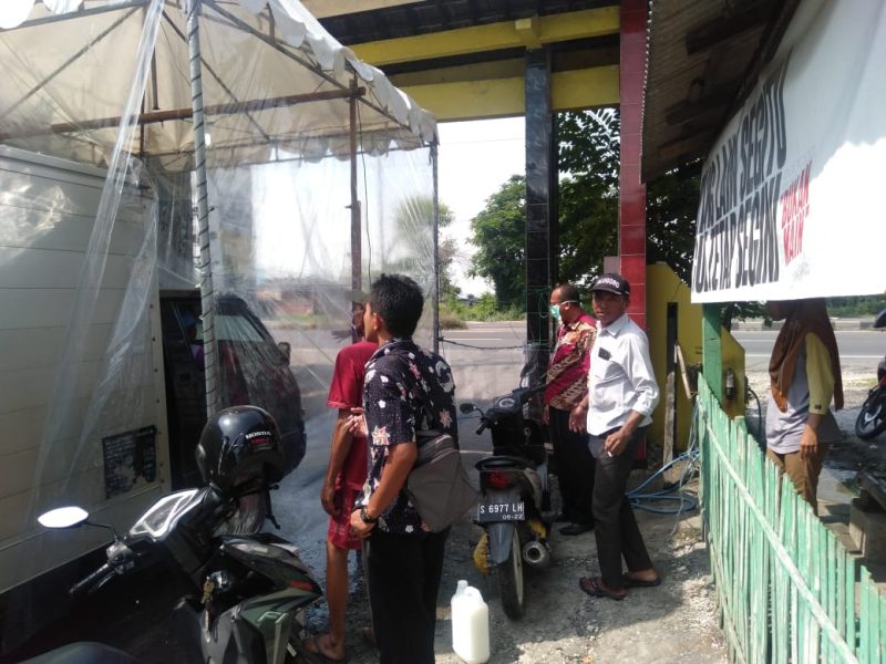 Bilik Sterilisasi didirikan pemerintah Desa Surabayan, Kecamatan Sukodadi, Lamongan, untuk mencegah penyebaran virus corona, Selasa, 31/03/2020. (Makhrus/SJ Foto)