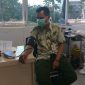 Dokter melakukan rapid test covid-19. (Fahmi/SJ Foto) 