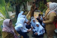 Aktifitas belajar di SMPN 2 Sumenep diliburkan pasca terbitnya surat edaran Gubernur Jatim untuk mewaspadai virus corona. (Didik/SJ Foto) 