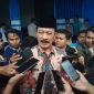 Fattah Jasin melayani wawancara bersama wartawan di Kantor DPD PAN Sumenep, Jl Raya Sumenep-Pamekasan, Selasa, 17/03/2020. (Didik/ SJ Foto) 