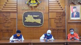Gubernur Khofifah dalam rapat koordinasi penanganan virus corona (covid-19) beberapa waktu lalu. (Fahmi/SJ Foto) 