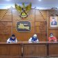 Gubernur Khofifah dalam rapat koordinasi penanganan virus corona (covid-19) beberapa waktu lalu. (Fahmi/SJ Foto) 