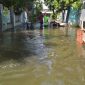 Banjir menggenangi permukiman warga di Kabupaten Lamongan, Jawa Timur, Jumat, 10/04/2020. (Makhrus/SJ Foto) 