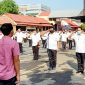 TEROBOSAN JOGOBOYO: Hormat pimpinan kepada anggota Polri yang memasuki masa purna bhakti. (Yudha/SJ Foto) 