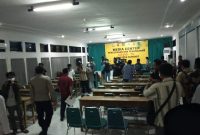 Bupati Sumenep Abuya Busyro Karim didampingi Kapolres Sumenep AKBP Deddy Supriadi memberikan keterangan pers, Jumat malam, 24/04/2020. (Foto istimewa) 