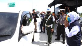 Sudah sebanyak 1.170 kendaraan luar Jawa Timur yang diminta untuk putar balik sejak tanggal 24 April 2020 hingga Minggu (26/4) di delapan titik check point. (Fahmi/SJ Foto) 