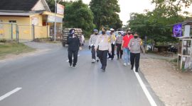 Kapolres Sumenep AKBP Deddy Supriadi sidak Pos Pantau Covid-19 di Kecamatan Pasongsongan, Sumenep, Jatim, Selasa, 28/04/2020. (*/SJ Foto) 