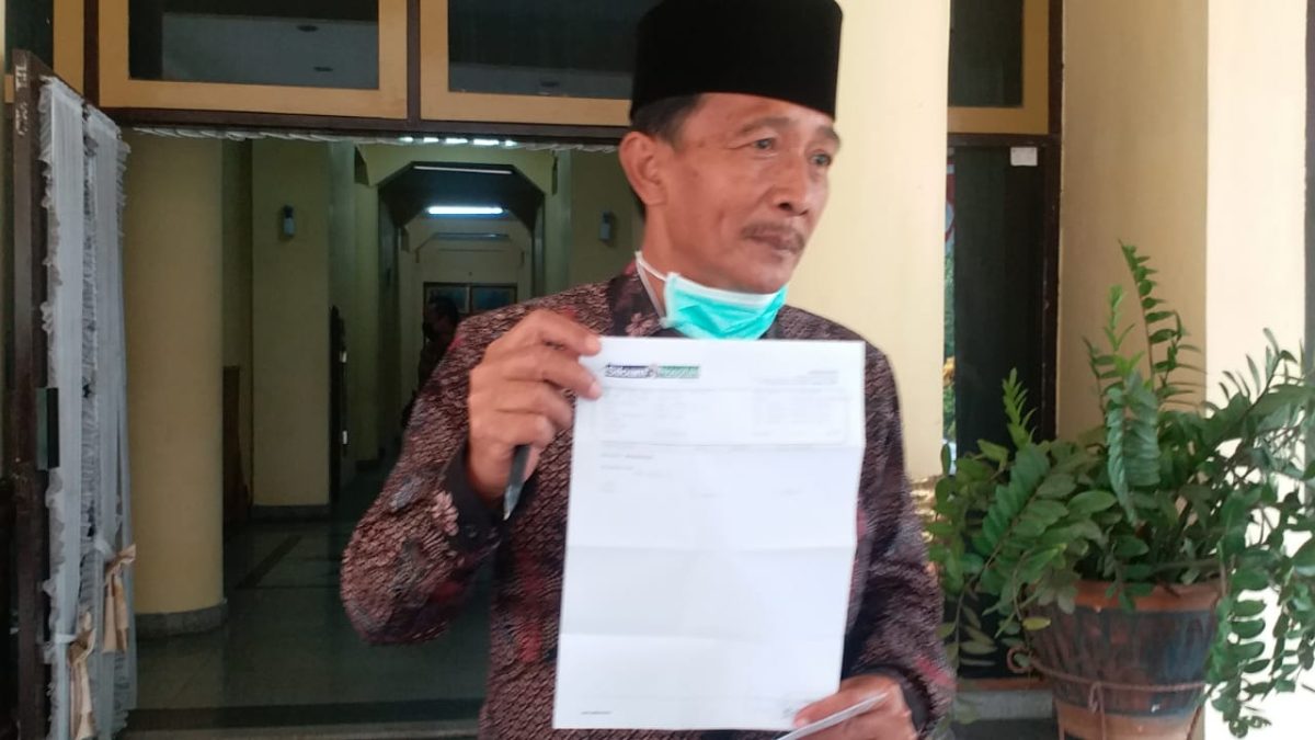Hosyan Muhammad, Wakil Ketua DPRD Bangkalan kecewa tuduhan dirinya terpapar covid-19. (Abd/SJ Foto)