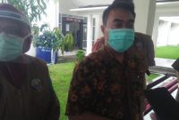 dr. Catur Budi, Jubir Gugus Tugas Covid-19 Bangkalan memberikan keterangan pers, Sabtu, 02/04/2020. (Abd/SJ Foto) 