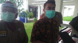 dr. Catur Budi, Jubir Gugus Tugas Covid-19 Bangkalan memberikan keterangan pers, Sabtu, 02/04/2020. (Abd/SJ Foto) 