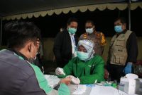 Menekan penyebaran Covid-19 di wilayah Sidoarjo, Gugus Tugas Covid-19 gencar melakukan razia jam malam mulai pukul 21.00 – 04.00 wib. (Fahmi/SJ Foto) 