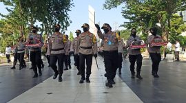 Peringati Hari Bhayangkara ke-74, Kapolda Jatim ziarah Taman Makam Pahlawan di Surabaya, Senin, 29/06/2020. (Yudha/SJ Foto)