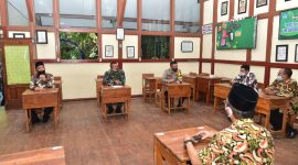Bupati Fadeli canangkan sekolah tangguh Semeru untuk menekan penyebaran virus covid-19 di Lamongan, Jawa Timur, Selasa, 30/06/2020. (Makhrus/SJ Foto)