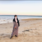 Wisatawan sedang bersantai di Pantai Keris, Sumenep, Jawa Timur. (Foto Istimewa)