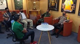 Kapolda Jatim Gandeng Bonek dan dr. Tirta Hijaukan Surabaya Dari Pandemi Covid-19. (Yudha/SJ Foto)
