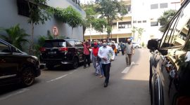 Penuhi panggilan Polda Jatim, Bupati Lumajang dan istri almarhum Salim Kancil tiba di Mapolda Jatim, Kamis, 09/07/2020. (Yudha/SJ Foto)