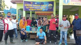 Hamidah dan perangkat desa usai mengikuti senam kebugaran bersama, Sabtu, 01/07/2020. (Makhrus/SJ Foto)
