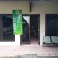 Banner waspada covid-19 dipasang di pintu masuk press room DPRD Sumenep. (mg2/SJ Foto)