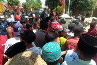 Penganiayaan terhadap wartawan terjadi saat berlangsungnya demo didepan Polsek Gapura, Kabupaten Sumenep, Jawa Timur, Senin, 17/08/2020. (Foto Istimewa)