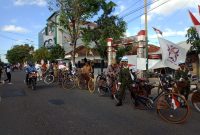 Komunitas Onthel Indonesia (Kosti) Sumenep menggelar konvoi dan upacara kemerdekaan, Senin, 17/08/2020. (Mg 2/SJ Foto)