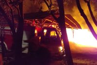 Kebakaran pangkalan kayu di Pulau Talango terjadi pada Senin, 24/08/2020 dini hari. (SJ Foto)