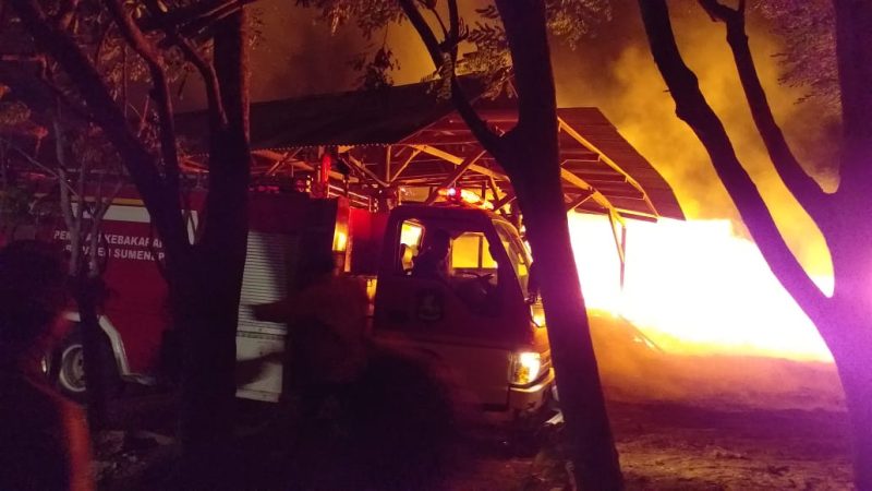 Kebakaran pangkalan kayu di Pulau Talango terjadi pada Senin, 24/08/2020 dini hari. (SJ Foto)