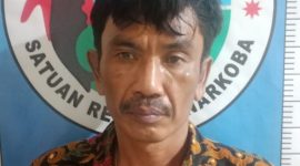 Tersangka MAG diamankan petugas Satreskoba Polres Sumenep. (Foto Istimewa)