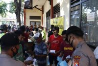 Operasi yustisi protokol kesehatan digelar petugas gabungan di taman Adipura, Kota Sumenep, Selasa, 15/09/2020. (SJ Foto)