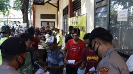 Operasi yustisi protokol kesehatan digelar petugas gabungan di taman Adipura, Kota Sumenep, Selasa, 15/09/2020. (SJ Foto)