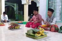 Warga Dusun Pinggul, Desa Aengdake Kecamatan Bluto rayakan maulid Nabi Muhammad SAW di Masjid Al Ikhlas, Rabu, 28/10/2020. (Agus/SJ Foto)