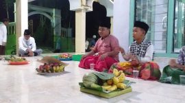 Warga Dusun Pinggul, Desa Aengdake Kecamatan Bluto rayakan maulid Nabi Muhammad SAW di Masjid Al Ikhlas, Rabu, 28/10/2020. (Agus/SJ Foto)