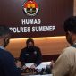 Kasubag Humas Polres Sumenep, AKP Widiarti memberikan keterangan pers judi sabung ayam, Senin, 19/10/2020. (Didik/SJ Foto)