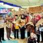 Dok. Bupati Sumenep Abuya Busyro Karim saat menghadiri pameran ukiran di Kecamatan Pragaan, Sumenep. (Foto istimewa)