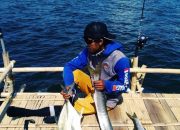 Asyiknya Mancing di Rumah Ikan