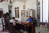 Zamrud Khan, Ketua KIP Sumenep ditemui wartawan di kantornya, Senin, 09/11/2020. (Didik/ SJ Foto)