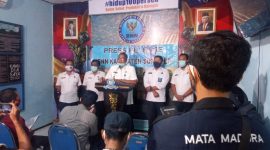 Bambang Sutrisno, Kepala BNNK Sumenep memimpin konferensi pers, Kamis, 3/12/2020. (Didik/SJ Foto)