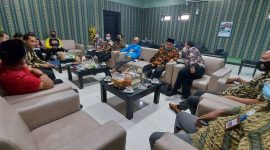 Ketua DPRD Kabupaten Lamongan Abdul Ghofur memanggil 5 camat Dan instansi untuk mengatasi masalah banjir, Jumat, 15/01/2021. (Makhrus/SJ Foto)