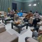 Ketua DPRD Kabupaten Lamongan Abdul Ghofur memanggil 5 camat Dan instansi untuk mengatasi masalah banjir, Jumat, 15/01/2021. (Makhrus/SJ Foto)