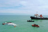 Pencarian korban TB Mitra Jaya XIX yang tenggelam di Karang Jamuang diperpanjang hingga 3 hari ke depan. (SJ Foto)