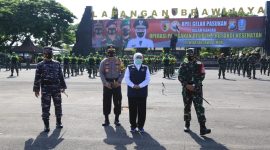 Forkopimda Jawa Timur menggelar apel pasukan penegakan disiplin protokol kesehatan, Minggu, 31/01/2021. (Juli/SJ Foto)