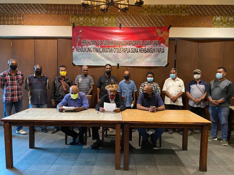 Warga Papua yang bermukim di Jawa Timur sampaikan dukungan terhadap OTSUS Jiid Dua. (Foto istimewa)