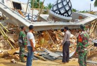 Masjid Asasul Hidayah di Desa Batang-Batang, Kecamatan Batang-Batang, Sumenep, Jawa Timur, ambruk, Minggu, 28/03/2021. (SJ Foto)