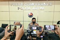 Kombes Pol. Gatot Repli Handoko, Kabid Humas Polda Jatim memberikan keterangan pers, Rabu, 31/03/2021. (Yudha/SJ Foto)