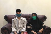 Istri dan anak almarhum Suliman saat ditemui wartawan di Rumahnya, Rabu, 5/5/2021. (SJ Foto)